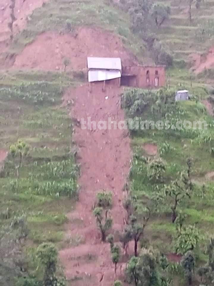 थाहा ८ का मनोज नेपालीको घर ।